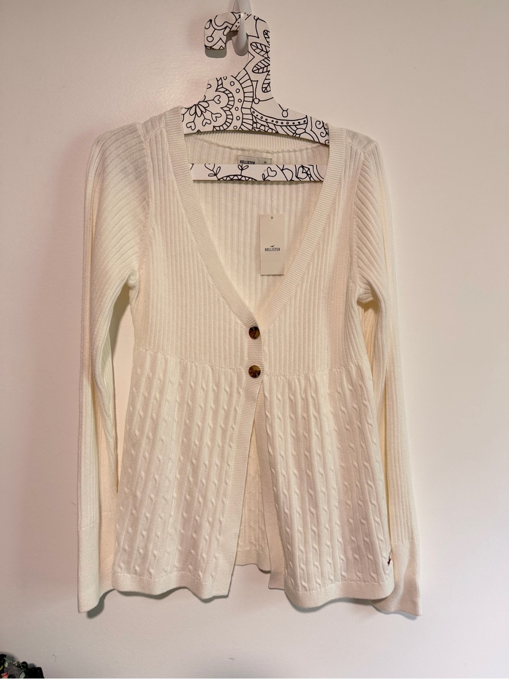 Hollister NWT White/Cream Cable-Knit Button Cardigan size Medium